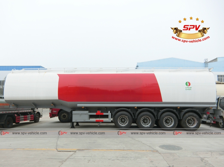 Side view of 50,000 Litres Oil Tank Semi-trailer 4 Axles